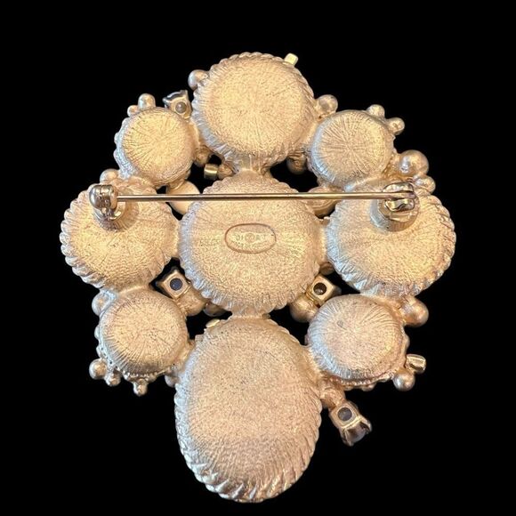 Chanel Gripoix Gold and Black Brooch - Picture 4 of 7